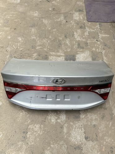 Другие детали кузова: Крышка багажника Hyundai 2016 г., Б/у, цвет - Серебристый,Оригинал