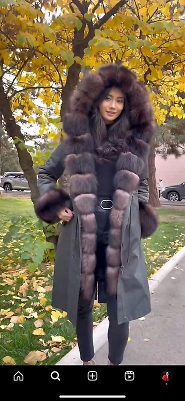 Пуховики и зимние куртки: Продаю НАТУРАЛЬНУЮ парку. Очень теплая и мягкая.Нарукавники — 7