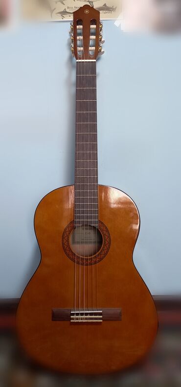 Гитары: Классическая гитара Yamaha C40 В идеальном состоянии. Имеется коробка