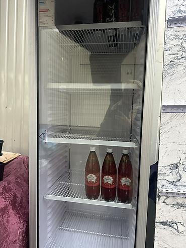 Холодильный шкаф со стеклянной дверью для хранения и демонстрации at lalafo.kg Холодильный шкаф со стеклянной дверью для хранения и демонстрации