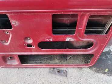 Auto delovi: Vrata desna Lada 2121 Niva. U crvenoj boji. Polovna, zdrava. Skinuta — 10