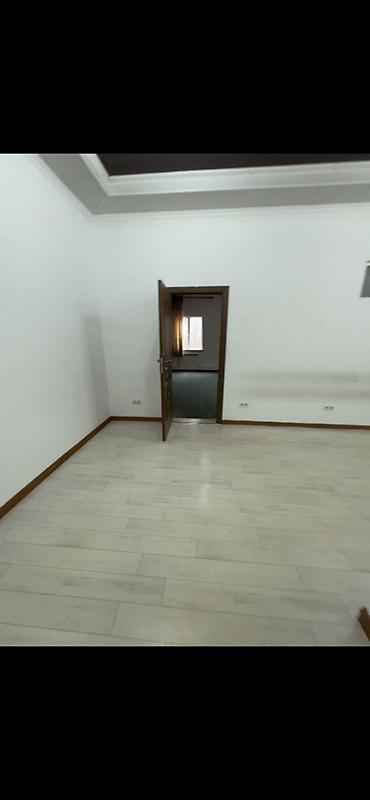 Аренда помещений свободного назначения: Сдается 80 м², 2 этаж (3-этажное здание), с ремонтом. Под: массаж — 3