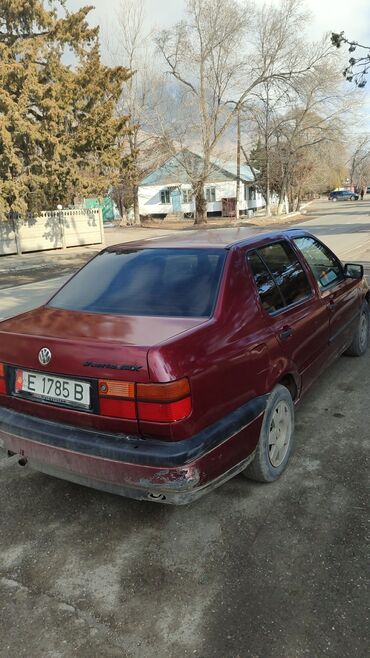 спочно продаю: Volkswagen Vento: 1992 г., 1.8 л, Механика, Бензин