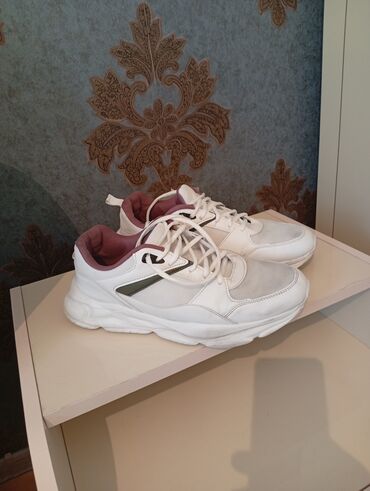 eqa shoes ecemi unvan: Ağ rəngli uniseks idman ayaqqabıları - Stil: chunky/snickers tipli