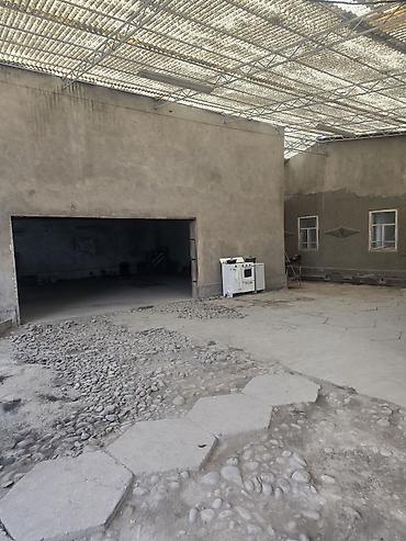 Продажа коттеджей и домов: Продаётся дом с большим двором и крытым навесом.По факту 13 соток .3 — 16