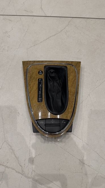Борбордук консоль Mercedes-Benz