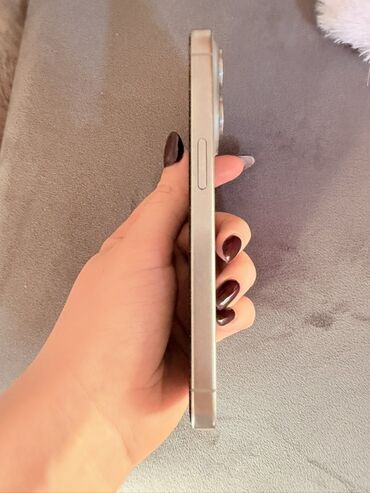 iphone 11 sarı: 91% pil 15 pro 128 yaddaw.Anam istifade edib ideal veziyyetdedir