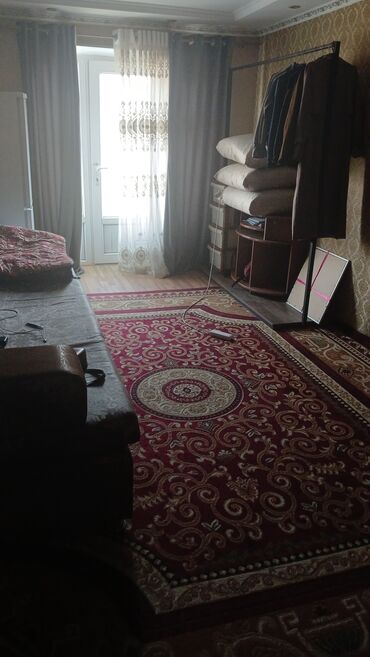 квартира с подселением ахунбаева: 2 комнаты, Риэлтор, С подселением, С мебелью частично