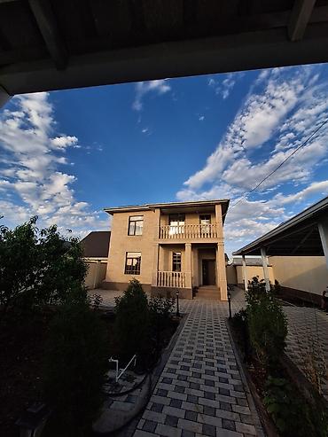 Продажа коттеджей и домов: Просторный двухэтажный дом с благоустроенным двором и садом — 10