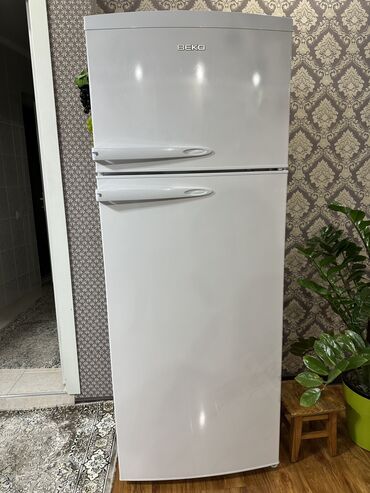 Холодильник Beko, Б/у, Двухкамерный, De frost (капельный), 70 * 180 * 50