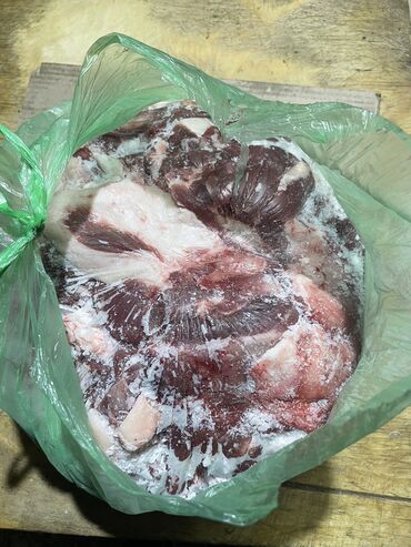 мясо баранины: Продаю в большом количестве обрезки баранины с туши (1 кг 380 сом)