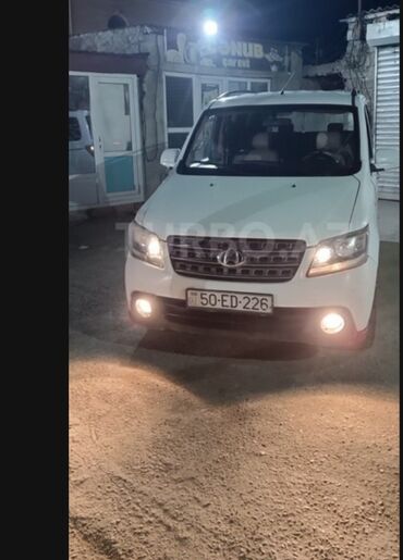 variator sürətlər qutusu: Ağ rəngli 7/8 yerlik miniven. Geniş salonlu, arxa sürgülü qapılar, dam