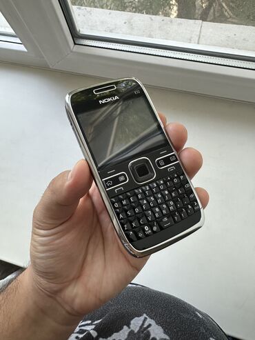 телефон а12: Nokia E72, Колдонулган, түсү - Кара