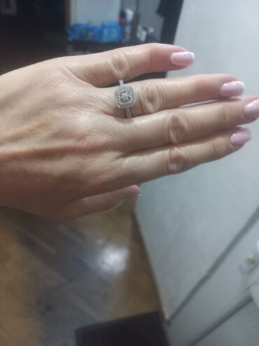 tek qaş üzükler: Qızıl zərif qadın üzüyü 585 əyar - Dizayn: Kvadrat formalı başlıq