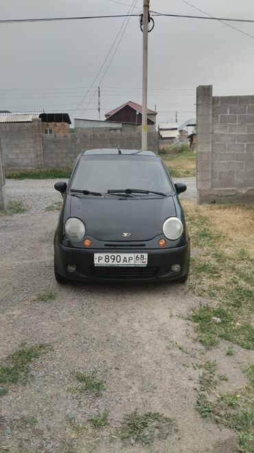 купить бу бокс на крышу автомобиля: Компактный хэтчбек Daewoo Matiz черного цвета, предназначенный для