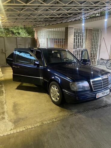 продаю мерседес: Mercedes-Benz E 220: 1993 г., 2.2 л, Механика, Бензин, Седан