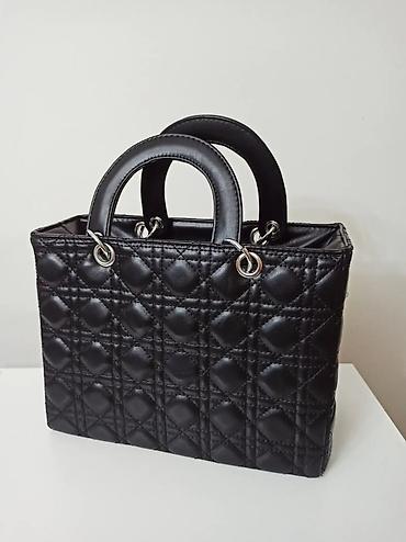 zlatni lanac 3 pa 1: 🖤 Elegantna crna torba sa prošivenim detaljima i srebrnim metalnim — 1