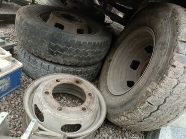 Скутеры: Мопед красного цвета с черными и серыми акцентами. Оснащен передней — 8