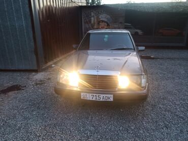 сапоги замшевые продаю: Продается автомобиль Mercedes-Benz в кузове W124. Седан классического