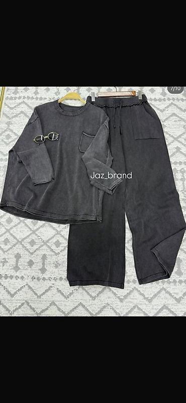 Костюм женский из двух предметов в стиле casual. - Верх: свободный