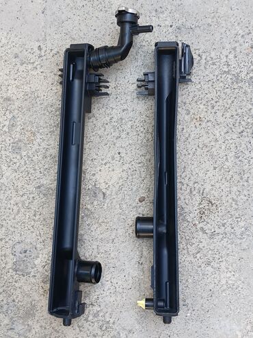 Радиаторы: Toyota Camry 70SE Американец 1.Кронштейны радиатора Стойки радиатора — 4