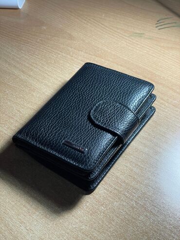 барсетка кожаная: Кошелек из натуральной кожи, черный, компактный формат. Особенности и