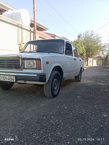 015 maşını: VAZ (LADA) 2107: 1.7 l | 2005 il | 258000 km Sedan