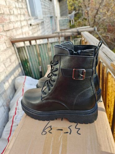 зимний обув мужской: Черные женские/подростковые ботинки-берцы на шнуровке. - Материал