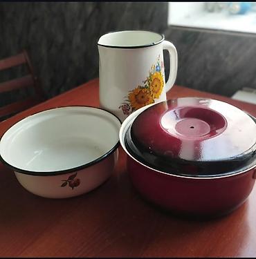 Emallı mətbəx qabları dəsti. Dəstə şəkildə görünən 3 ədəd qab