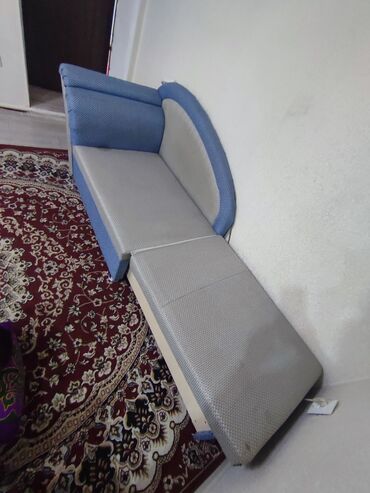 продаю раскладной диван: Диван-кровать, цвет - Голубой, Б/у