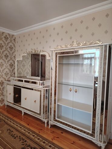Divanlar: Qorka komod birlikdə 450₼.
Ünvan Sumqayıt.(95600)
Mehi Ⓜ️