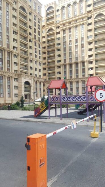 Uzunmüddətli kirayə mənzillər: Bayilda 16 mertebeli binanın 7-ci mərtəbəsində yerləşən ümumi sahəsi — 7