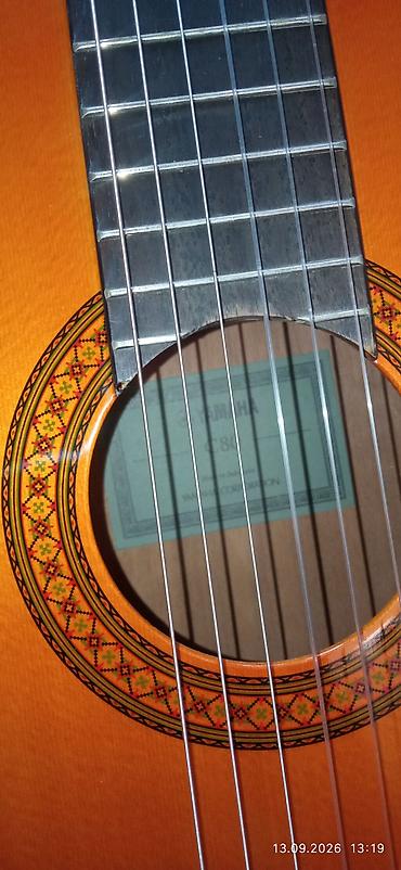 Klassik gitaralar: Akustik gitara, Yamaha, 6 sim, İşlənmiş, Ünvandan götürmə — 5
