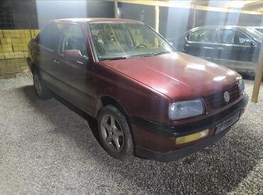 Volkswagen: Volkswagen Vento: 1993 г., 1.8 л, Механика, Бензин, Седан