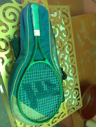 Продажа участков: Продаю теннисную ракетку для большого тенниса с чехлом