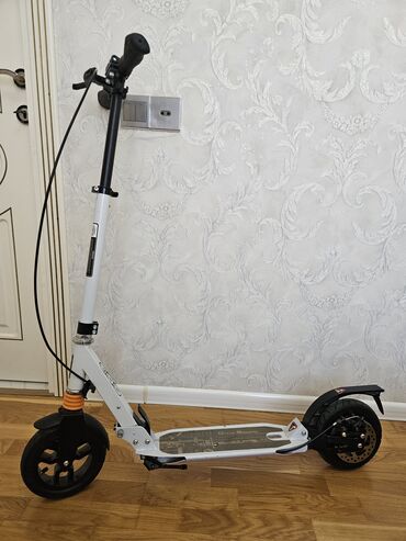 elektrikli scooter işlənmiş: Urban scooter. Qabaq amartizator, arxa amartizator,elde tormoz,110 kq