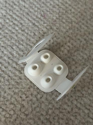 Аудиотехника: Беспроводные наушники Apple AirPods Pro в белом цвете. Чек имеется — 4