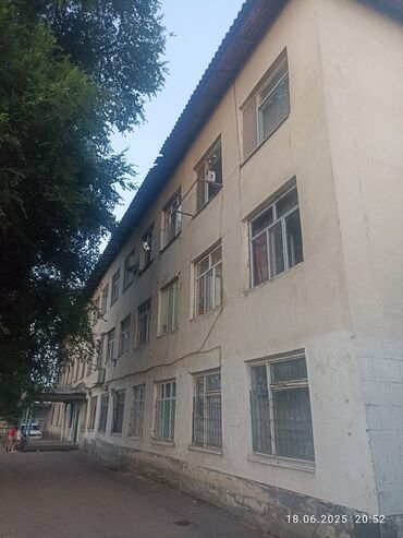 бокс для малярки: 1 комната, 30 м², Малосемейка, 3 этаж, Старый ремонт
