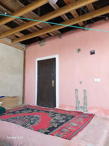 Həyət evi alıram: Satılır: Həyət evi Xüsusiyyətlər: - Hündür, beton hasarla əhatəli — 4