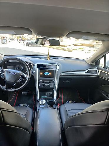 fujin: Ford Fusion sedan – ağ rəngdə, geniş və komfortlu salon — 1
