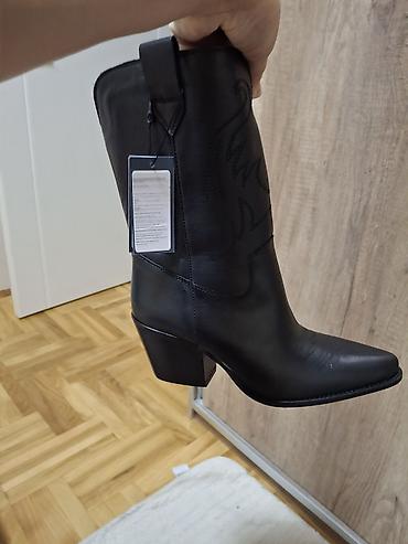 Čizme: Kožne kaubojke – crne - Model: ženske kaubojke sa špicastim vrhom - — 2