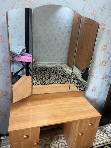 разные мелочи для дома: Даараткана үчүн үстөл, Күзгүсү менен, түсү - Саргыч боз
