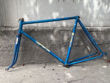 велосипед рамы: Продаю раму от ХВЗ Торг есть Размер рамы - М, L (165 м-180 м)
