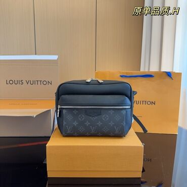 сумка lv: Барсетка, Louis Vuitton, Материал: Натуральная кожа, Застежка на молнии, Множество карманов, Регулируемый ремень, Новый