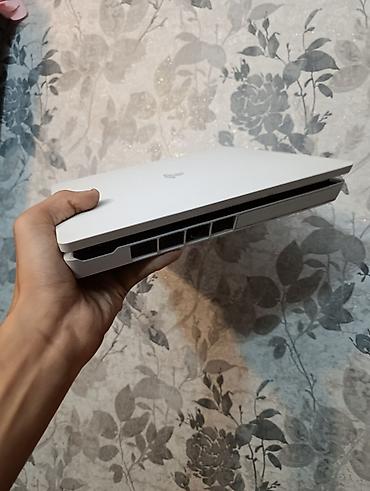 kablolar: PS4 Slim 500GB ağ rəngdə satılır. • Ən son sistem versiyası • Bütün — 4