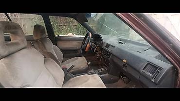 ист крыло: Mazda 323: 1988 г., 2 л, Механика, Лифтбек — 6