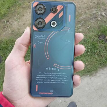 telfon aksesuarlari: Görünüşü ilə diqqət çəkən, müasir dizaynlı mobil telefon. Telefonun