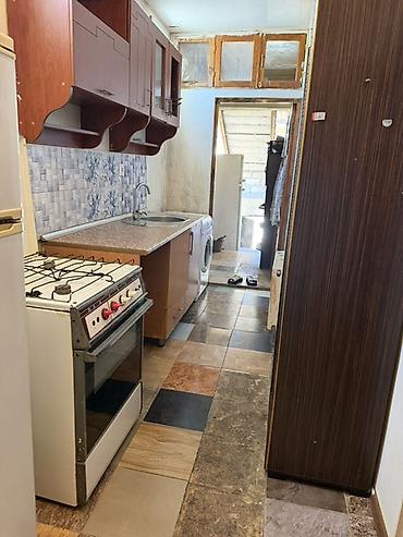 kiraye 1 otaq: Kirayə üçün sadə, mebellə təchiz olunmuş 1 otaqlı mənzil. Plan: - — 3