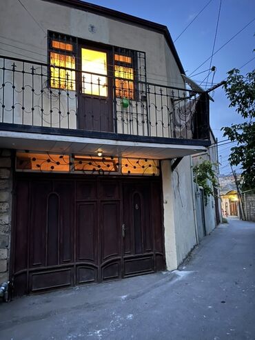 ağ şəhərdə ev satılır: 4 otaqlı, 56 kv. m, Orta təmir
