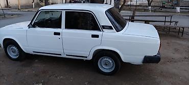 VAZ (LADA): LADA 2107 – ağ rəngli sedan Xüsusiyyətlər: - Korpus: 4 qapılı sedan — 9
